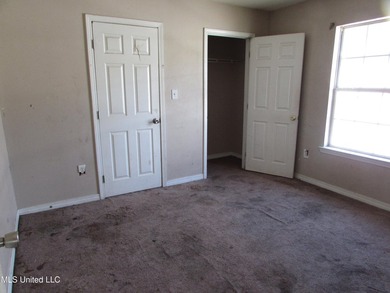 Great investment potential. 3/2 on each side. One side rented - photo 6