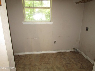 Great investment potential. 3/2 on each side. One side rented - photo 8