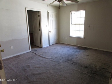 Great investment potential. 3/2 on each side. One side rented - photo 9