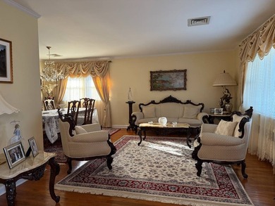 Located on Bell Boulevard in the heart of Bayside, this four - photo 3