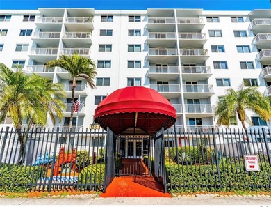NVESTMENT PRICED TO SELL!!! This beautiful 1/1 + DEN has - photo 3