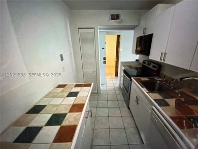 NVESTMENT PRICED TO SELL!!! This beautiful 1/1 + DEN has - photo 8