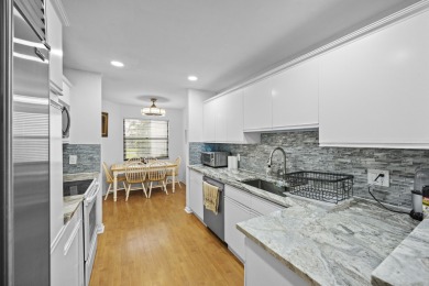 (private lake, pond, creek) Townhome/Townhouse For Sale in West Palm Beach Florida