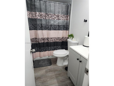 Beautiful 2 bed/2bath.  Second Floor Condo in Oriole Gardens