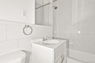 Welcome to Residence 2A at 211 East 88th Street - a charming - photo 16