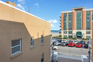 Large, Bright, Top Floor Condo With Oceanviews from the Private - photo 19