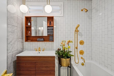 Mid Century marvel, stylishly renovated by resident owner - photo 26