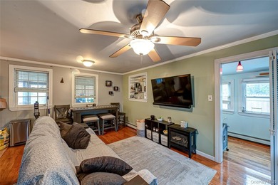 Welcome home to this cute and cozy house! Nestled just 2 blocks - photo 5