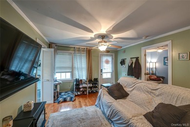 Welcome home to this cute and cozy house! Nestled just 2 blocks - photo 10