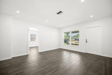 A true 3/2 fully renovated home on one of the best streets in - photo 3