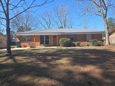 Lake Eufaula / Walter F George Reservoir Home For Sale in Eufaula Alabama