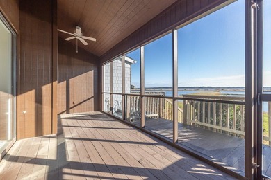 Waterfront living meets timeless charm at Belle Isle Yacht Club! - photo 9