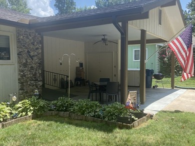 This 2 bedroom condo is located in the heart of Branson in the - photo 2