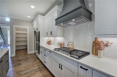 Welcome home to your gated retreat by the river! Luxury Living - photo 21