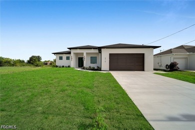 Experience the best of SOUTHWEST FLORIDA living in this stunning - photo 2