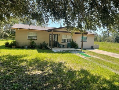 NO FLOOD ZONE! NO HOA! NO CDD FEES! This 3 bedroom, 1 bath Home - photo 2
