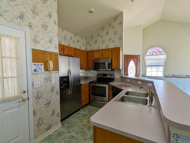 Unfurnished 2B/2.5b homed with golf course views ready to move - photo 3