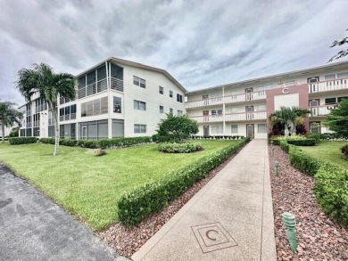 Lake Condo For Sale in Boca Raton, Florida