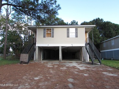 Vacant duplex, 3/2 each side, great investment potential - photo 1
