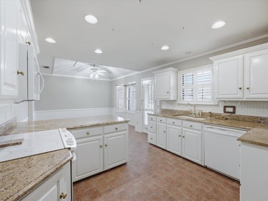 Nestled on over a third of an acre in a quiet cul-de-sac, this - photo 11