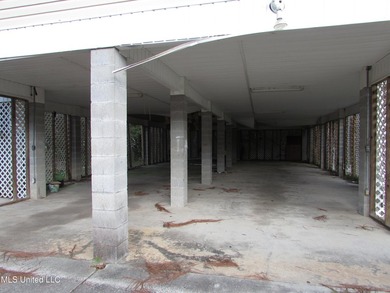 Vacant duplex, 3/2 each side, great investment potential - photo 2
