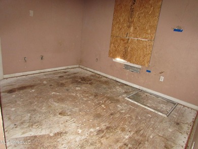 Vacant duplex, 3/2 each side, great investment potential - photo 4