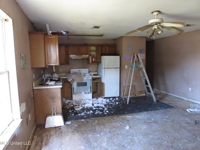 Vacant duplex, 3/2 each side, great investment potential - photo 5
