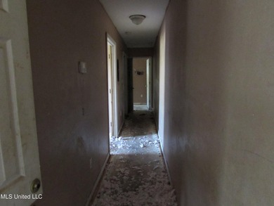 Vacant duplex, 3/2 each side, great investment potential - photo 6