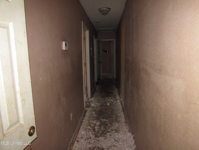 Vacant duplex, 3/2 each side, great investment potential - photo 7