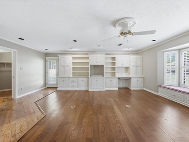 Nestled on over a third of an acre in a quiet cul-de-sac, this - photo 25