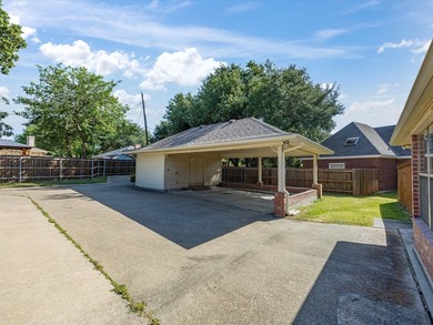 Nestled on over a third of an acre in a quiet cul-de-sac, this - photo 31