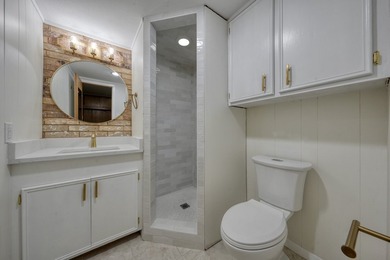 Sitting on the water in Hideaway Lake, this spacious 4-bedroom - photo 32