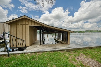 Sitting on the water in Hideaway Lake, this spacious 4-bedroom - photo 38