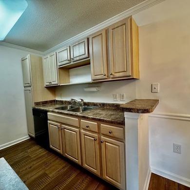 LOCATION, LOCATION, LOCATION. Welcome to this long-term rent - photo 11