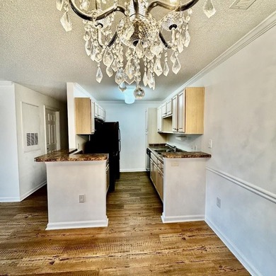 LOCATION, LOCATION, LOCATION. Welcome to this long-term rent - photo 13