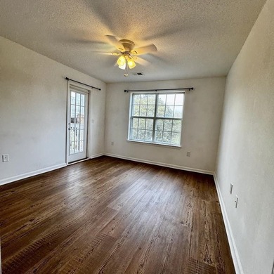 LOCATION, LOCATION, LOCATION. Welcome to this long-term rent - photo 15