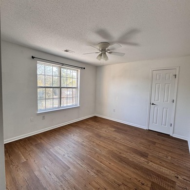 LOCATION, LOCATION, LOCATION. Welcome to this long-term rent - photo 17