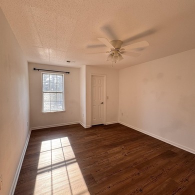 LOCATION, LOCATION, LOCATION. Welcome to this long-term rent - photo 19