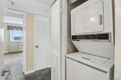 Stunning golf course views and high vaulted ceilings make this - photo 22