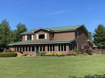 Lake Michigan - Schoolcraft County Home For Sale in Manistique Michigan