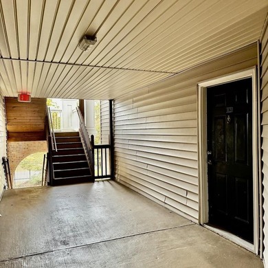 LOCATION, LOCATION, LOCATION. Welcome to this long-term rent - photo 32
