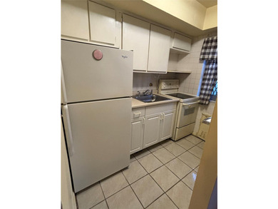 Welcome to this charming and cozy 1 bed, 1 bath apartment - photo 3