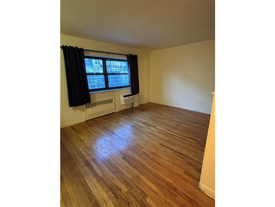 Welcome to this charming and cozy 1 bed, 1 bath apartment - photo 4