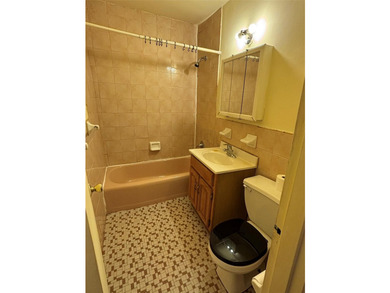 Welcome to this charming and cozy 1 bed, 1 bath apartment - photo 6
