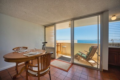 Enjoy ocean and Hilo Bay views from this oceanfront, corner unit - photo 3
