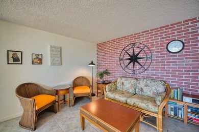 Enjoy ocean and Hilo Bay views from this oceanfront, corner unit - photo 8