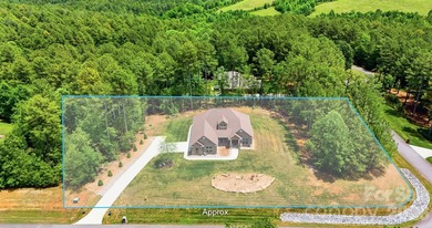 Custom home in a gated community, offering access to lake - photo 46