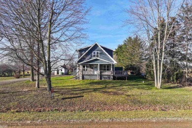 (private lake, pond, creek) Home For Sale in Owosso Michigan