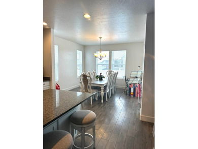 Beautiful Semi Custom Home, only floor plan in the neighborhood - photo 15