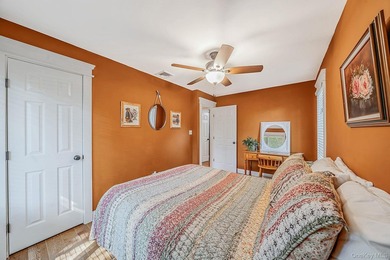 Beautifully maintained ranch built in 1992, offering comfort - photo 16